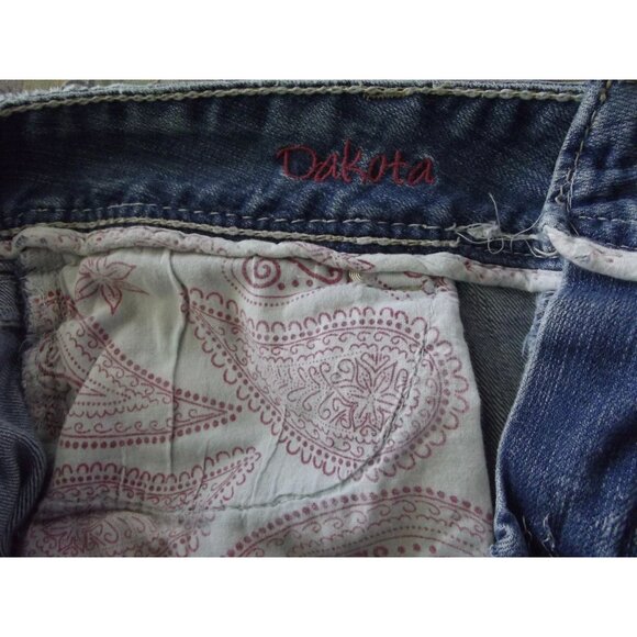 Vanity Jeans 28W X 33L Low Rise Flare Leg embellished pocket flaps embroidered - Picture 9 of 10